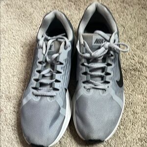 Nike Men's Gray Running Shoes